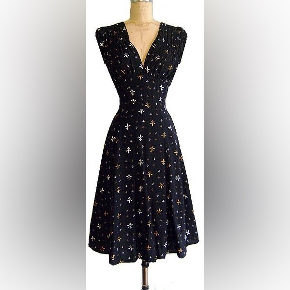 Trashy Diva Dresses & Skirts - Trashy Diva mini fleur 40’s dress stretch rayon sz 16 EUC
